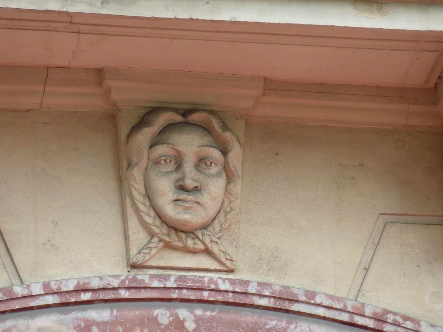 sculpted heads on buildings (started by kerouac2) Any Port in a Storm